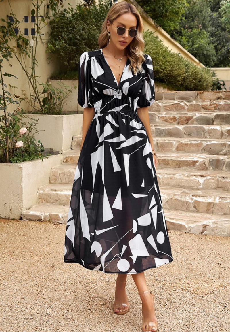 Roxanne | Chic Floral Midi Dress with Flair