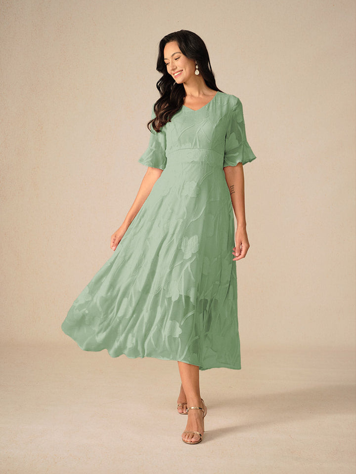 Kyla | Chic Midi Dress with Lace Accents