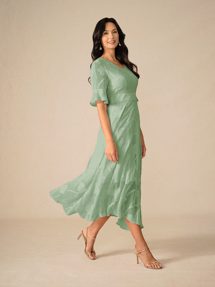 Kyla | Chic Midi Dress with Lace Accents