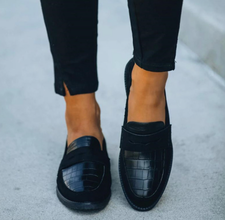 Women's Shoes with Elegant Design