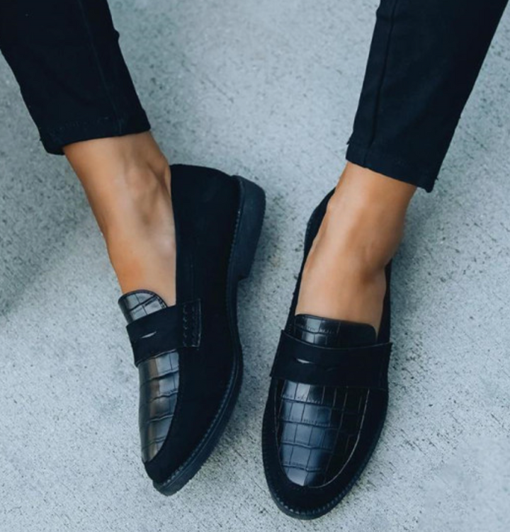 Women's Shoes with Elegant Design