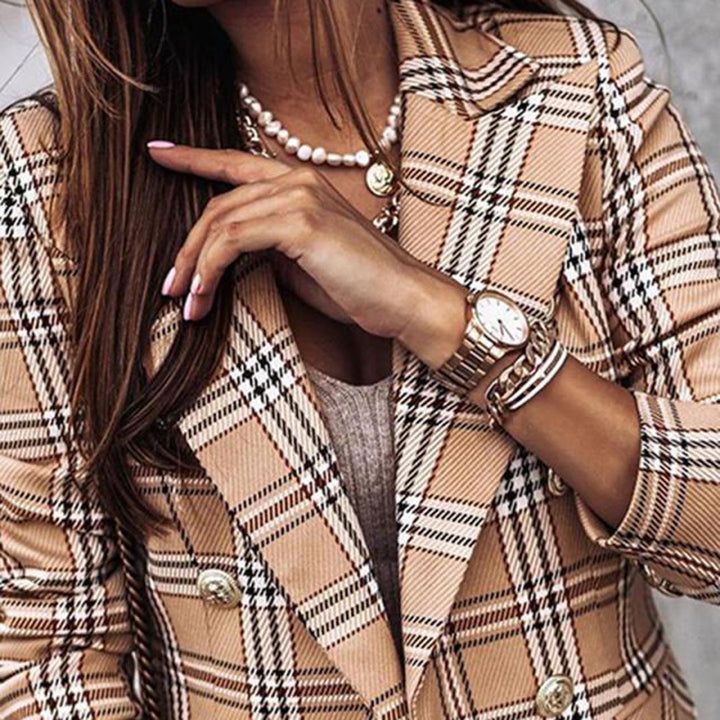 Elegant Women's Blazer for a Sophisticated Look