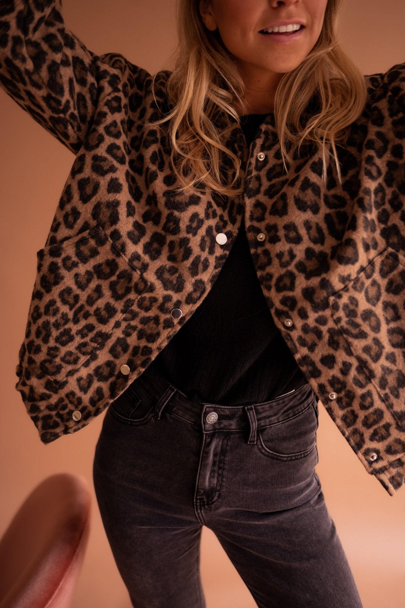 Olivia – Trendy Jacket with Leopard Print