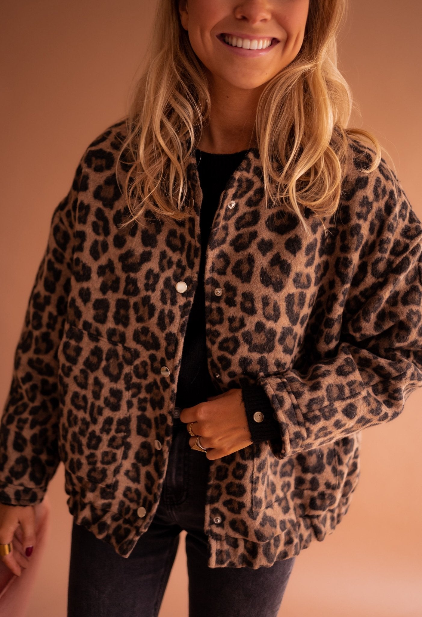 Olivia – Trendy Jacket with Leopard Print